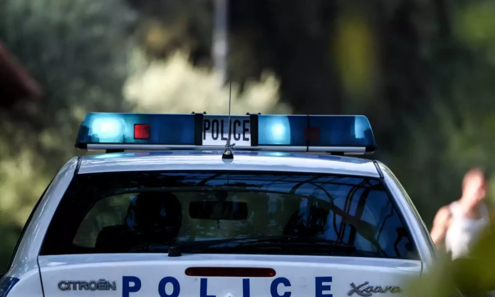 Βόλος: Ληστές «μπούκαραν» σε κοσμηματοπωλείο με το αυτοκίνητο! (Εικόνες)